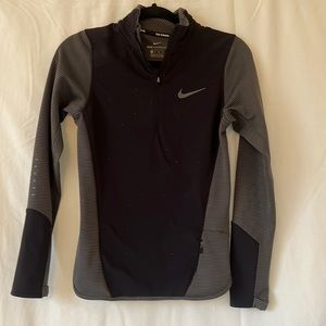 Women Nike long sleeve Aeroreact run top size XS